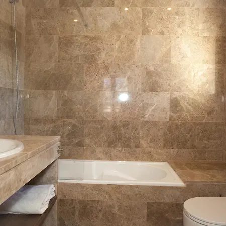 Luxury In Marbella, Sea & Golf Views, Fully Renovated 2025, Private Garden, 5 Min To