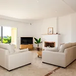 Luxury In Marbella, Sea & Golf Views, Fully Renovated 2025, Private Garden, 5 Min To Villa