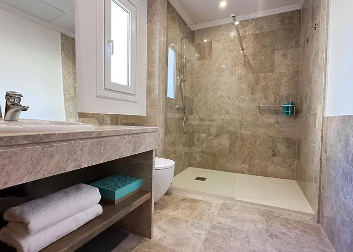 Luxury In Marbella, Sea & Golf Views, Fully Renovated 2025, Private Garden, 5 Min To * ماربيا