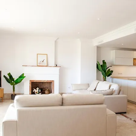 Luxury In Marbella, Sea & Golf Views, Fully Renovated 2025, Private Garden, 5 Min To Villa *