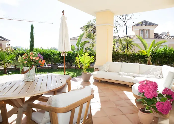 Luxury In Marbella, Sea & Golf Views, Fully Renovated 2025, Private Garden, 5 Min To ヴィラ マルベーリャ