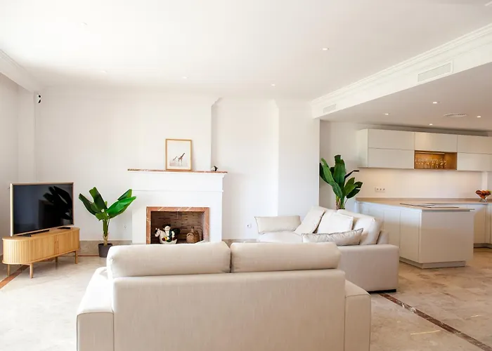 Luxury In Marbella, Sea & Golf Views, Fully Renovated 2025, Private Garden, 5 Min To Willa *