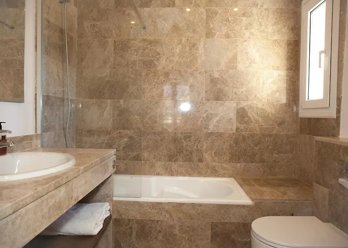 Luxury In Marbella, Sea & Golf Views, Fully Renovated 2025, Private Garden, 5 Min To