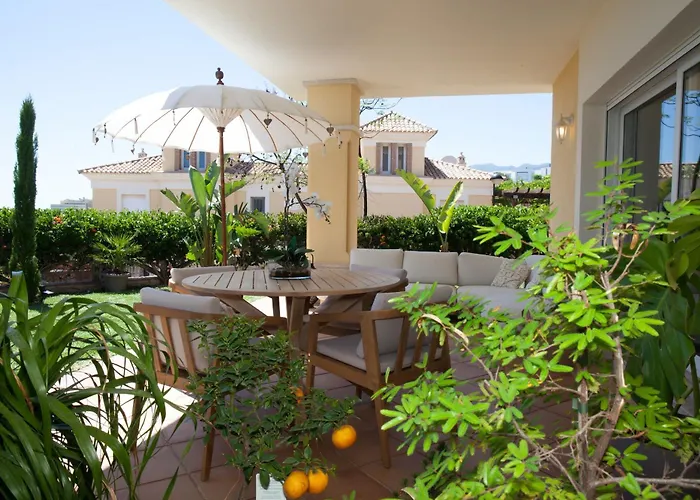 ヴィラ Luxury In Marbella, Sea & Golf Views, Fully Renovated 2025, Private Garden, 5 Min To マルベーリャ