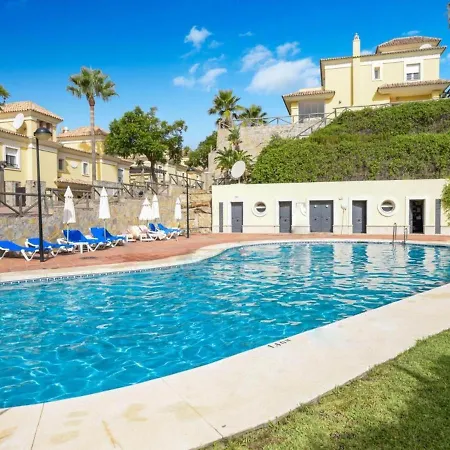 别墅 Luxury In Marbella, Sea & Golf Views, Fully Renovated 2025, Private Garden, 5 Min To